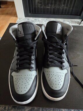 Nike Air Jordan 1 mids